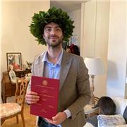 Laureato in Lettere Classiche con Lode offre lezioni di materie umanistiche
